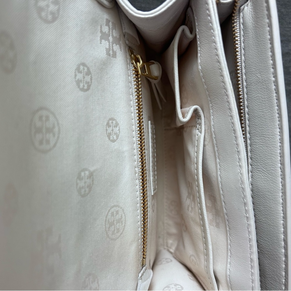 Tory Burch Fleming Convertible Soft Leather Crossbody Bag - Picture 4 of 9